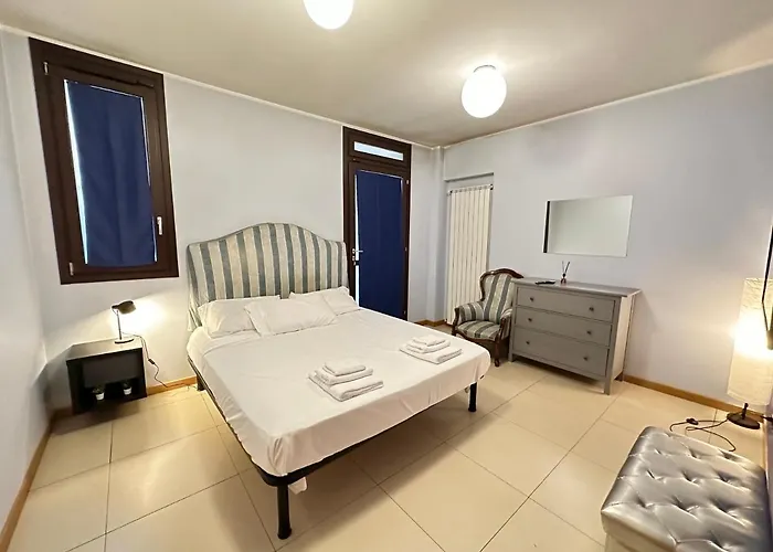 Beautiful Loft Near The Station Apartmán *
